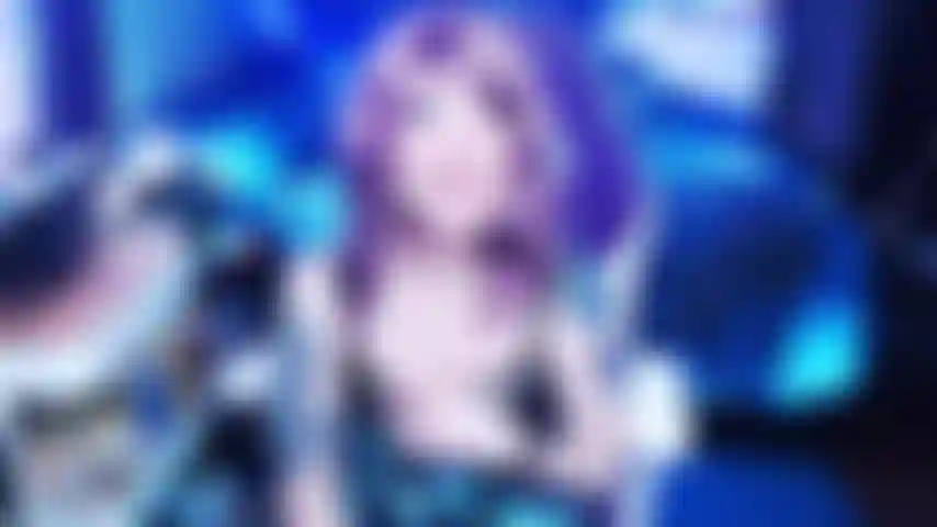 La dea ti martella il culo - allenamento da femminuccia con lo strap-on.