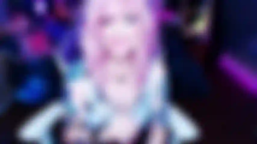 La dea schizza ancora e ancora.