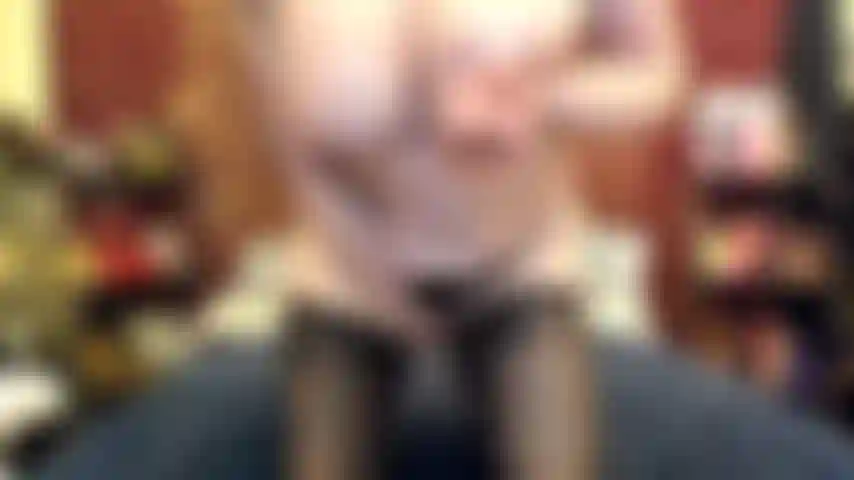 ( Gs.383) GoldieStar si esibisce nello spettacolo gold. Roleplay(chiamando per nome tutti i ragazzi nella stanza...) 9 Minuti. Una milf, calze nere. Mutandine. Tacchi alti borchiati neri, tette grandi, giocattolo interattivo, anale, doppia penetrazione (12/12/2021).