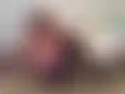 (82) GoldieStar in questo set di foto con presentazione indossa un corsetto rosa con calze nere e tacchi di strass verde acqua. Gioco con la fica.