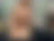 (32) GoldieStar gioca con "il tizio". Dopo aver scopato e accarezzato... Dà gioia e 20 conto alla rovescia.