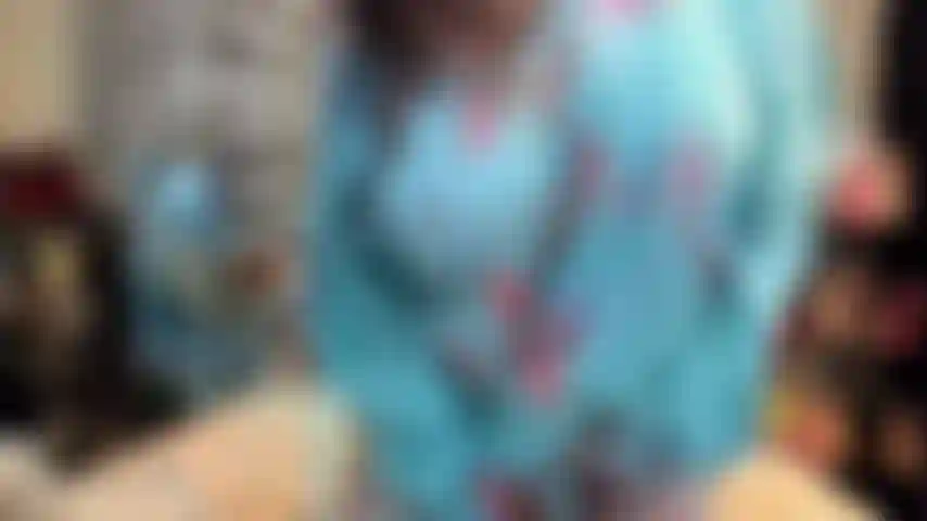 ( Gs.838) GoldieStar si esibisce nel gold show - 11:01 minuti. Gilf, tette grandi, figa pelosa, piedi nudi, schizzi, dita nella figa, anale, doppia penetrazione, tutti dildo bianchi (9/12/2022).