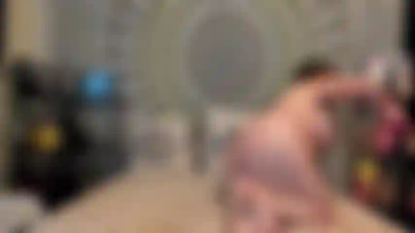 ( Gs.907) GoldieStar si esibisce nel gold show - 10 minuti. Grandi tette, culo grosso, gilf, figa pelosa, schizzi, piedi nudi, anale, doppia penetrazione, figa aperta (9/3/2023).