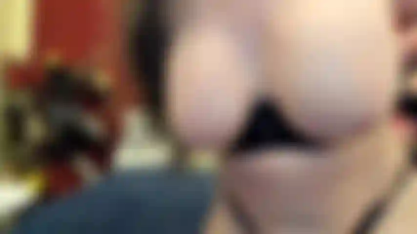 ( Gs.510) GoldieStar si esibisce nel gold show (chiamando tutti nella stanza per nome...) 11:01 Minuti. Gilf, tette grandi, figa pelosa, piedi nudi, anale, doppia penetrazione, tutti dildo bianchi, figa aperta (4/11/2022).