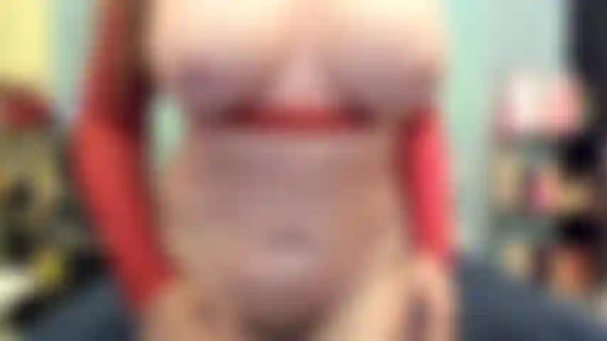 ( Gs.685) GoldieStar si esibisce nel gold show - 10 minuti. Tette grandi, gilf, figa pelosa, piedi nudi, schizzi, anale (4/8/2022).