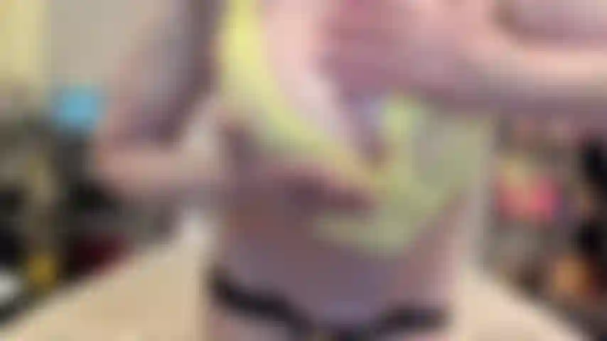 ( Gs.727) GoldieStar si esibisce nel gold show - 9 minuti. Top in rete gialla, tette grandi, gilf, giocattolo interattivo, grosso dildo rosa, piedi nudi, figa pelosa, schizzi, giocattolo anale interattivo, anale, doppia penetrazione (21/08/2022).