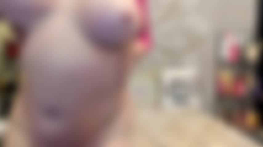 ( Gs.710) GoldieStar si esibisce nel gold show - 9:01 minuti. Tette grandi, culo grosso, gilf, schizzi, piedi nudi, top a rete rosa, figa pelosa, anale, doppia penetrazione, tutti dildo bianchi (15/08/2022).
