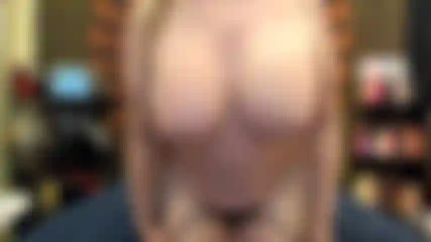 ( Gs.771) GoldieStar si esibisce nel gold show - 11:01 minuti. Figa pelosa, gilf, tette grandi, culo grosso, piedi nudi, schizzi, giochi con i piedi, grosso dildo rosa (6/10/2022).