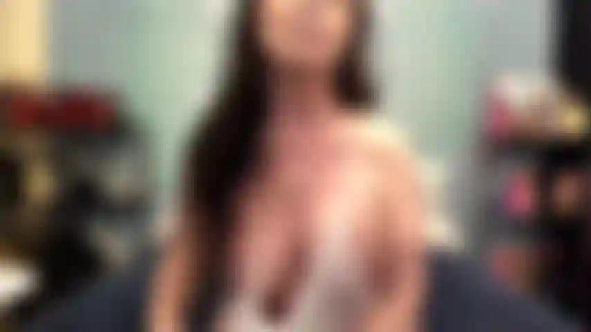 ( Gs.470) GoldieStar si esibisce nel gold show. Roleplay (chiamare tutti i presenti per nome...) 9 Minuti. Grandi tette, gilf, squirting, cavalcata, olio, anale, doppia penetrazione, figa pelosa (18/02/2022).