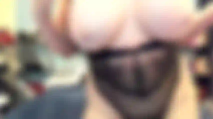 ( Gs.594) GoldieStar si esibisce nel gold show - 9 minuti. Grandi tette, culo grosso, gilf, figa pelosa, schizzi, grosso dildo rosa, piedi nudi, anale, doppia penetrazione (29/05/2022).