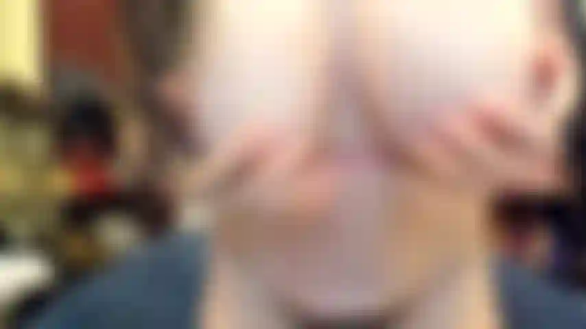 ( Gs.385) GoldieStar si esibisce nel gold show. Gioco di ruolo (chiamare per nome tutti i ragazzi nella stanza...) 10:01 Minuti. Grandi tette, milf, giocattolo interattivo illuminato, piedi nudi, schizzi, tacco alto argentato, anale, doppia penetrazione interrazziale (12/12/2021).