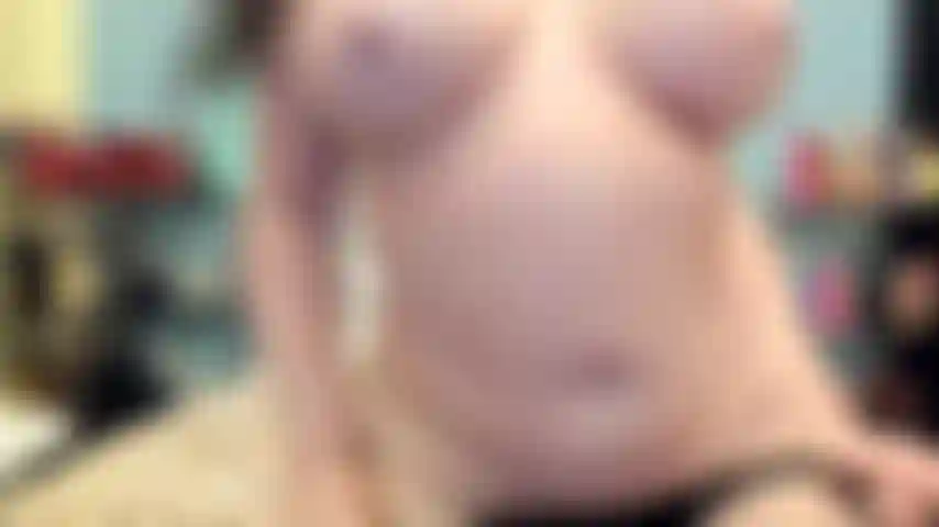 ( Gs.468) GoldieStar si esibisce nel gold show. Roleplay (chiamare tutti nella stanza per nome...) 8 Minuti. Reggiseno nero. Mutandine, tette grandi, gilf, figa pelosa, grosso dildo viola, schizzi, anale, doppia penetrazione (17/02/2022).