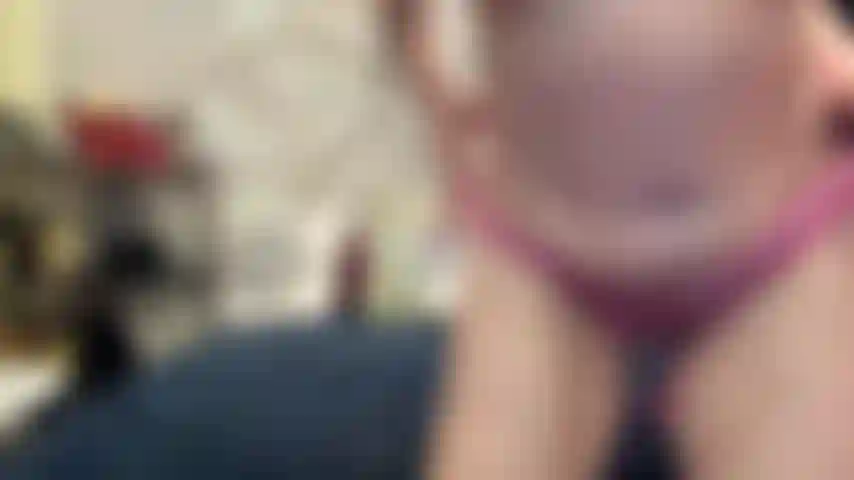 ( Gs.445) GoldieStar si esibisce nel gold show. Gioco di ruolo (chiamare tutti nella stanza per nome...) 8:59 Minuti. Gilf, un giocattolo interattivo, tacchi alti rossi, olio, un grosso vibratore rosa, un grosso vibratore di gelatina trasparente, anale, doppia penetrazione (20/01/2022).