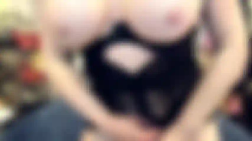 ( Gs.396) GoldieStar si esibisce nel gold show. Gioco di ruolo (chiamare per nome tutti i ragazzi nella stanza...) 10:01 Minuti. Corsetto nero. Mutandine, tette grandi, milf, figa pelosa, squirting, anale, doppia penetrazione interrazziale, gioco con i piedi (17/12/2021).