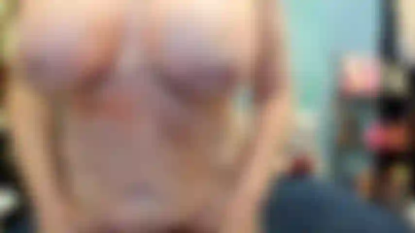 ( Gs.655) GoldieStar si esibisce nel gold show - 9 minuti. Gilf, grandi tette, piedi nudi, figa pelosa, schizzi, figa aperta (02/07/2022).