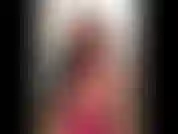 (42) GoldieStar in questo set fotografico di slideshow indossa un body a rete rosa acceso. Gioco con la fica.