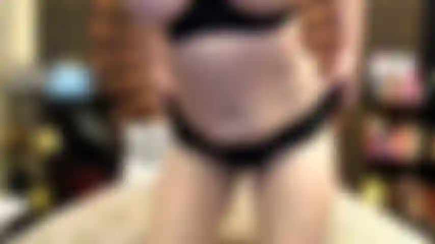 ( Gs.740) GoldieStar si esibisce nel gold show - 9 minuti. Tacchi alti a spillo neri, gilf, tette grandi, figa pelosa, schizzi, anale, doppia penetrazione (27/08/2022).