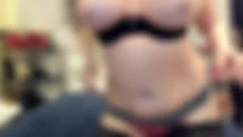 ( Gs.464) GoldieStar si esibisce nel gold show. Roleplay (chiamare tutti i presenti per nome...) 9 Minuti. Gilf, tette grandi, reggiseno nero, calze, giocattolo interattivo anale, squirting, anale, tutti dildo neri (2/12/2022).