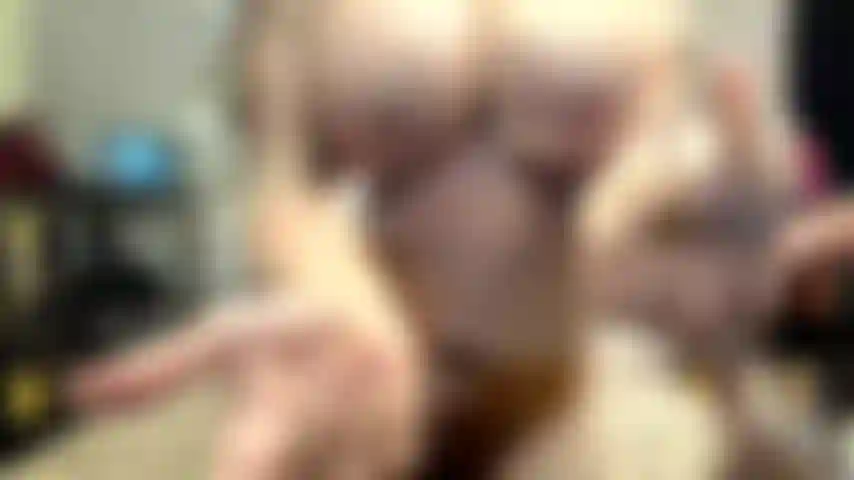 ( Gs.794) GoldieStar si esibisce nel gold show - 9 minuti. Tette grandi, figa pelosa, piedi nudi, gilf, schizzi, anale (29/10/2022).