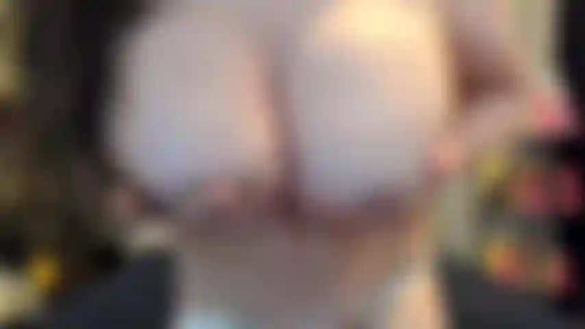 ( Gs.885) GoldieStar si esibisce nel gold show - 11 minuti. Tette grandi, culo grosso, gilf, figa pelosa, schizzi, piedi nudi, sesso anale (8/1/2023).