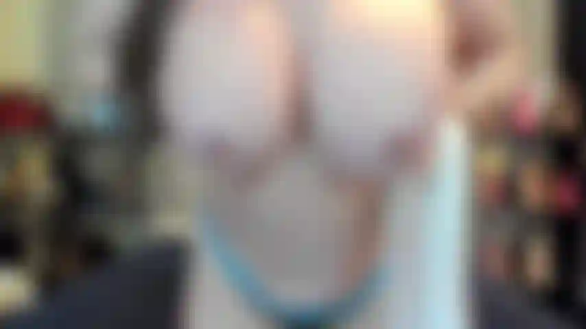 ( Gs.870) GoldieStar si esibisce nel gold show - 10:01 minuti. Gilf, grandi tette, figa pelosa, grosso vibratore rosa, grosso vibratore nero anale, doppia penetrazione, schizzi, piedi nudi, figa aperta (17/12/2022).