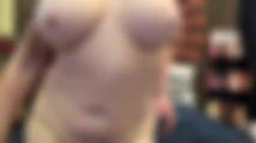 ( Gs.772) GoldieStar si esibisce nel gold show - 10 minuti. Grandi tette, culo grosso, gilf, figa pelosa, piedi nudi, anale, doppia penetrazione interrazziale, squirting, cavalcata (6/10/2022).