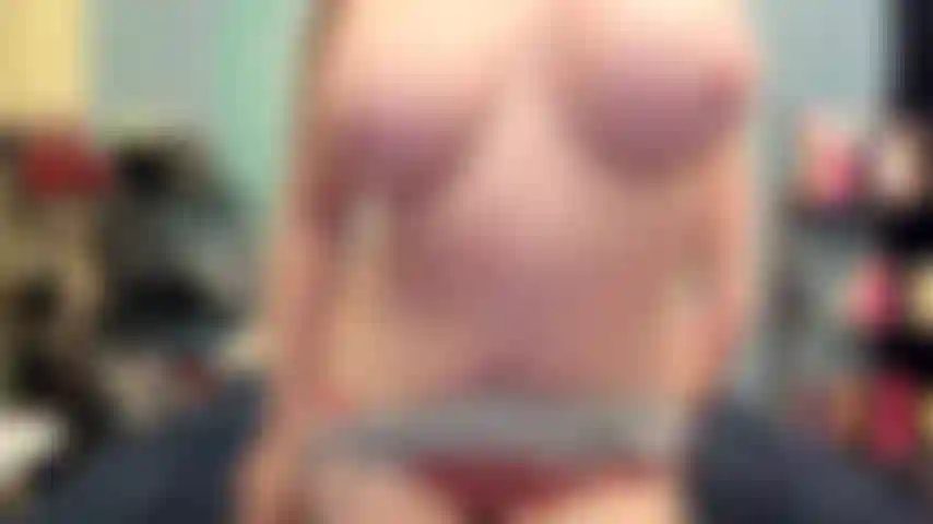 ( Gs.636) GoldieStar si esibisce nel gold show - 11 minuti. Un giocattolo interattivo, un gilf, una figa pelosa, grandi tette, schizzi, anale, doppia penetrazione interrazziale (24/06/2022).