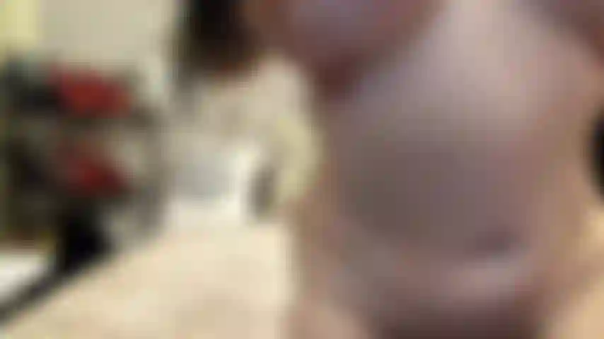 ( Gs.431) GoldieStar si esibisce nel gold show. Roleplay (chiamando per nome tutti i ragazzi nella stanza...) 10:59 Minuti. Gilf, tette grandi, figa pelosa, piedi nudi, schizzi, giochi con la figa, giochi con i capezzoli, anale, doppia penetrazione, tutti vibratori bianchi (17/01/2022).