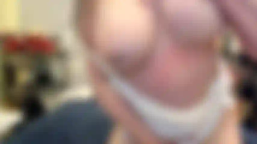 ( Gs.452) GoldieStar si esibisce nel gold show. Gioco di ruolo (chiamare tutti nella stanza per nome...) 10:01 Minuti. Vestito bianco, gilf, tette grandi, figa pelosa, olio, squirting, anale, doppia penetrazione, tutti dildo bianchi (2/4/2022).