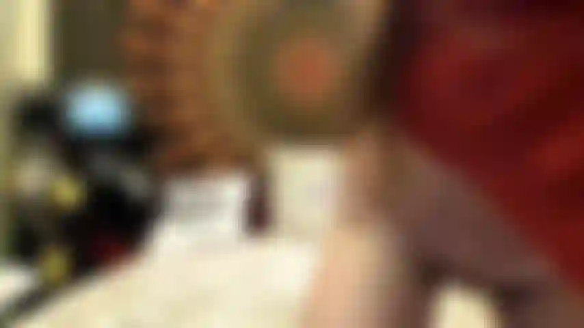 ( Gs.749) GoldieStar si esibisce nel gold show - 10 minuti. Tacco alto rosso, tette grandi, culo grosso, figa pelosa, gilf, squirting, anale, doppia penetrazione (9/10/2022).