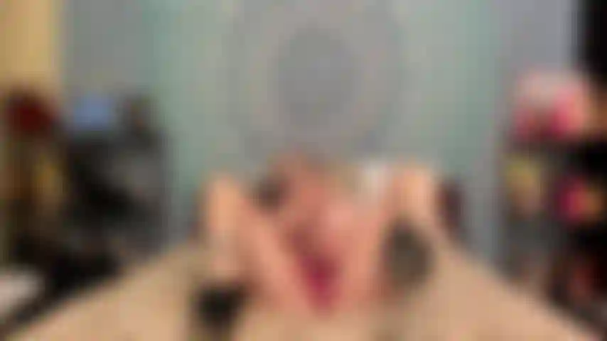 ( Gs.675) GoldieStar si esibisce nel gold show - 8:02 minuti. Tacco alto nero, tette grandi, gilf, figa pelosa, squirting, anale, doppia penetrazione, tutti dildo bianchi (29/07/2022).