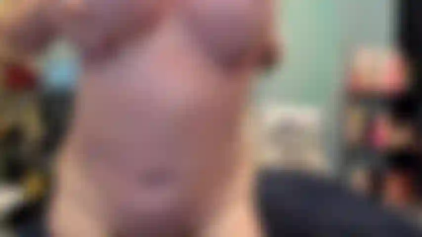 ( Gs.684) GoldieStar si esibisce nel gold show - 8:59 minuti. Gilf, tette grandi, culo grosso, piedi nudi, schizzi, grosso dildo rosa, figa pelosa, anale, doppia penetrazione (8/4/2022).