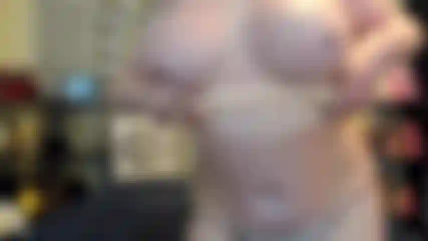 ( Gs.884) GoldieStar si esibisce nel gold show - 9:59 minuti. Tette grandi, culo grosso, gilf, figa pelosa, schizzi, figa aperta, piedi nudi, anale, doppia penetrazione, tutti dildo bianchi (8/1/2023).