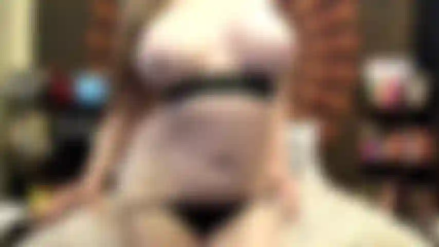 ( Gs.775) GoldieStar si esibisce nel gold show - 9:58 minuti. Grandi tette, culo grosso, figa pelosa, grosso vibratore rosa, anale, schizzi, piedi nudi, doppia penetrazione (8/10/2022).