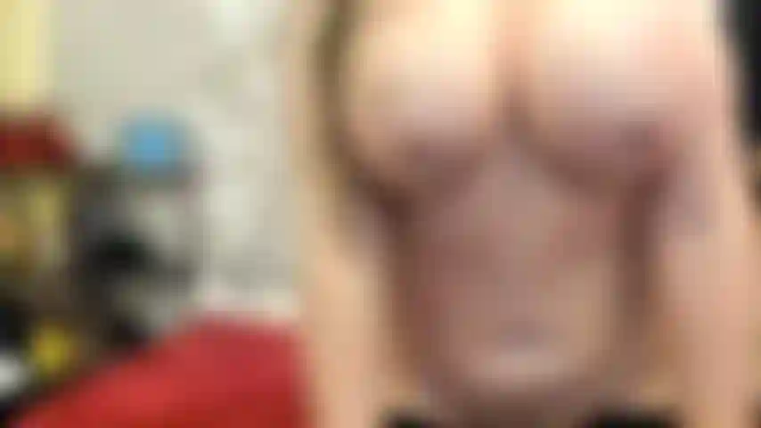 ( Gs.816) GoldieStar si esibisce nel gold show - 11 minuti. Grandi tette, culo grosso, gilf, figa pelosa, calze nere, schizzi, anale, doppia penetrazione (20/11/2022).