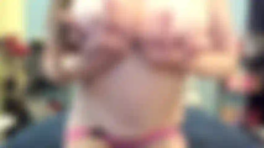 ( Gs.612) GoldieStar si esibisce nel gold show - 8:57 minuti. Gilf, tette grandi, figa pelosa, piedi nudi, schizzi, figa aperta, anale, doppia penetrazione, tutti dildo bianchi (6/11/2022).