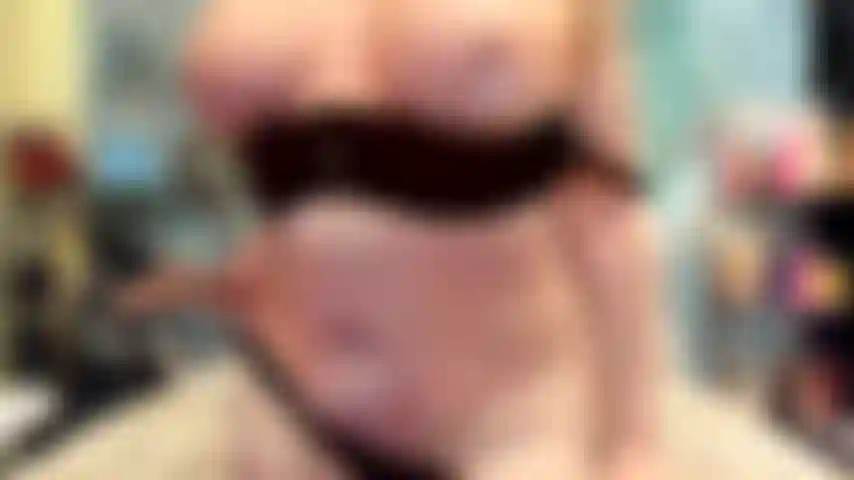 ( Gs.674) GoldieStar si esibisce nel gold show - 9 minuti. Grandi tette, reggiseno nero senza coppe, calze nere, grosso dildo rosa, schizzi, gilf, giochi con la figa (29/07/2022).