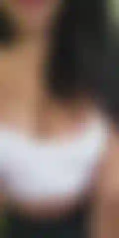 Sto riscaldando la mia figa stretta.