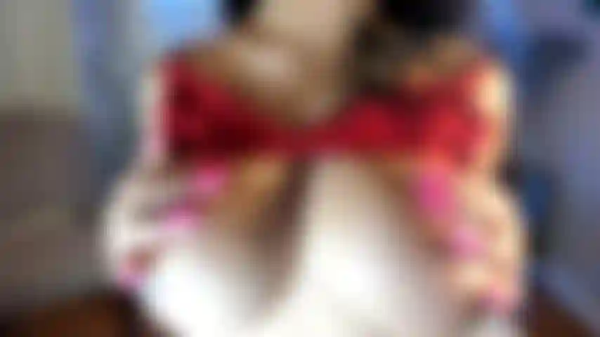 Faccio un pompino sciatto/gola profonda e mi imbavaglio.