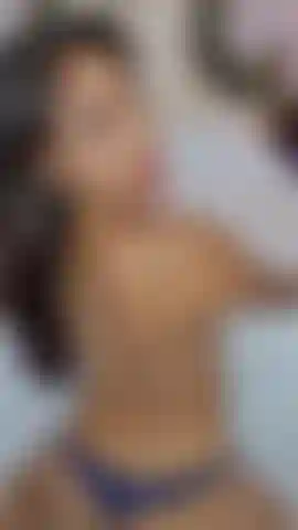 Una latina molto arrapata 🥵.