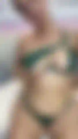 Succhia le dita dei piedi e scopa la mia figa.