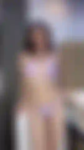 Mi tocco la figa per te.