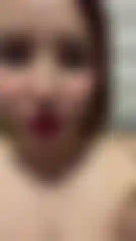 Gioco con il mio culo stretto.