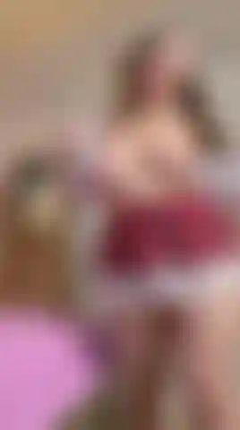 Studentessa birichina ha bisogno del tuo aiuto per studiare.