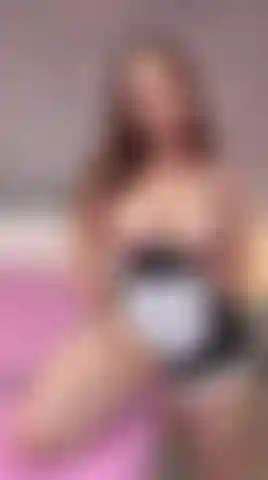 Cameriera sporca // pulizie, cavalcare il dildo, cowgirl al contrario, tette rimbalzanti e pompino slurposo.
