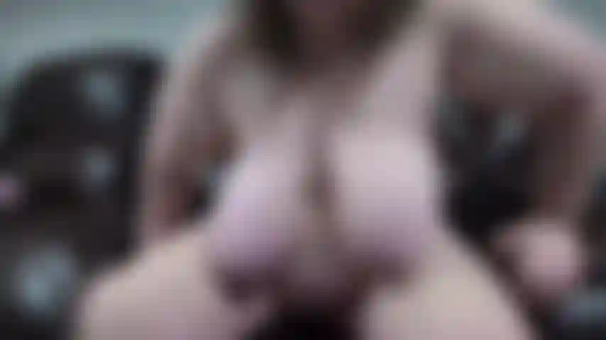 Cavalco un dildo da 7 pollici.