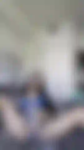 Mi strofino e scuoto la figa fino a raggiungere l'orgasmo!