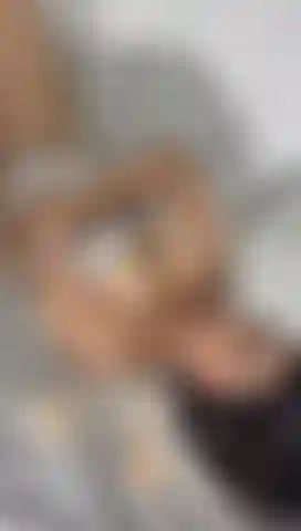 La mia sensualità è uno spettacolo per te, goditela.