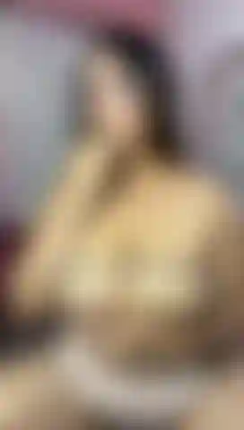 Gioco con le mie tette e ti faccio un pompino russo.