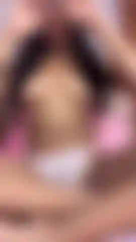 A really zoomed-in close-up of how tight I am, it's worth it, baby.